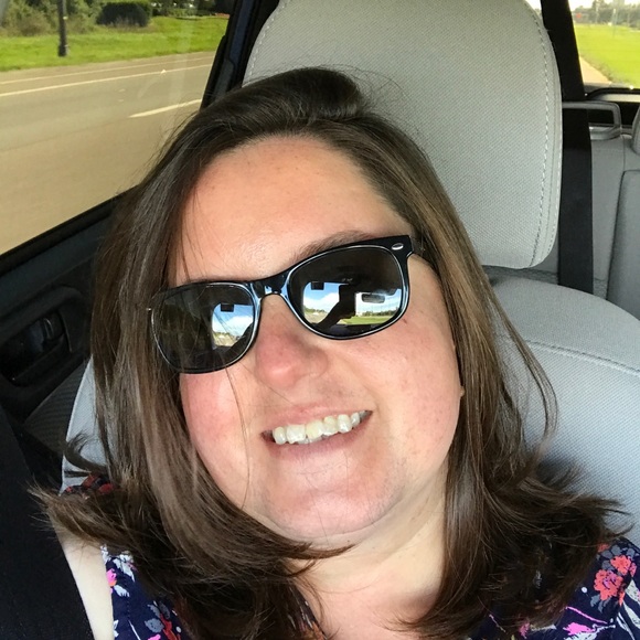 Meet your Posher, Melissa - Picture 2 of 8